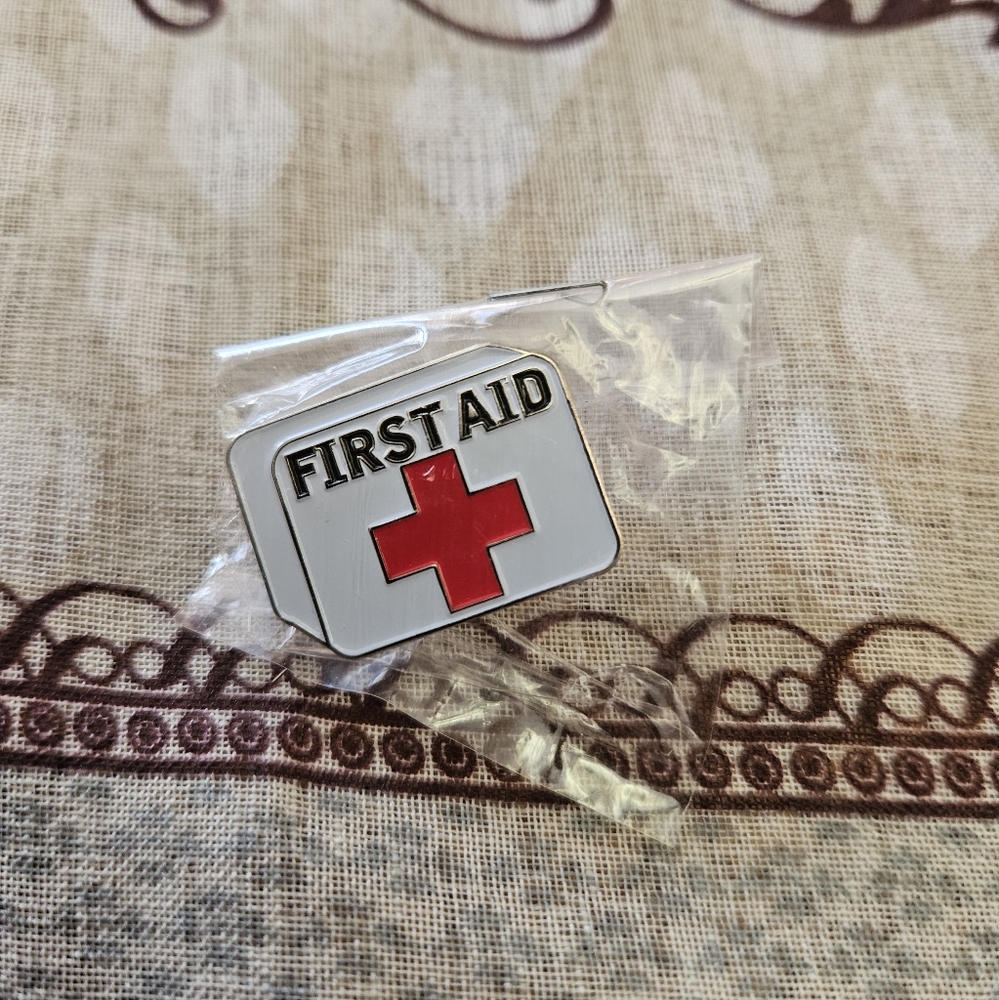 pin pendant 1st aid